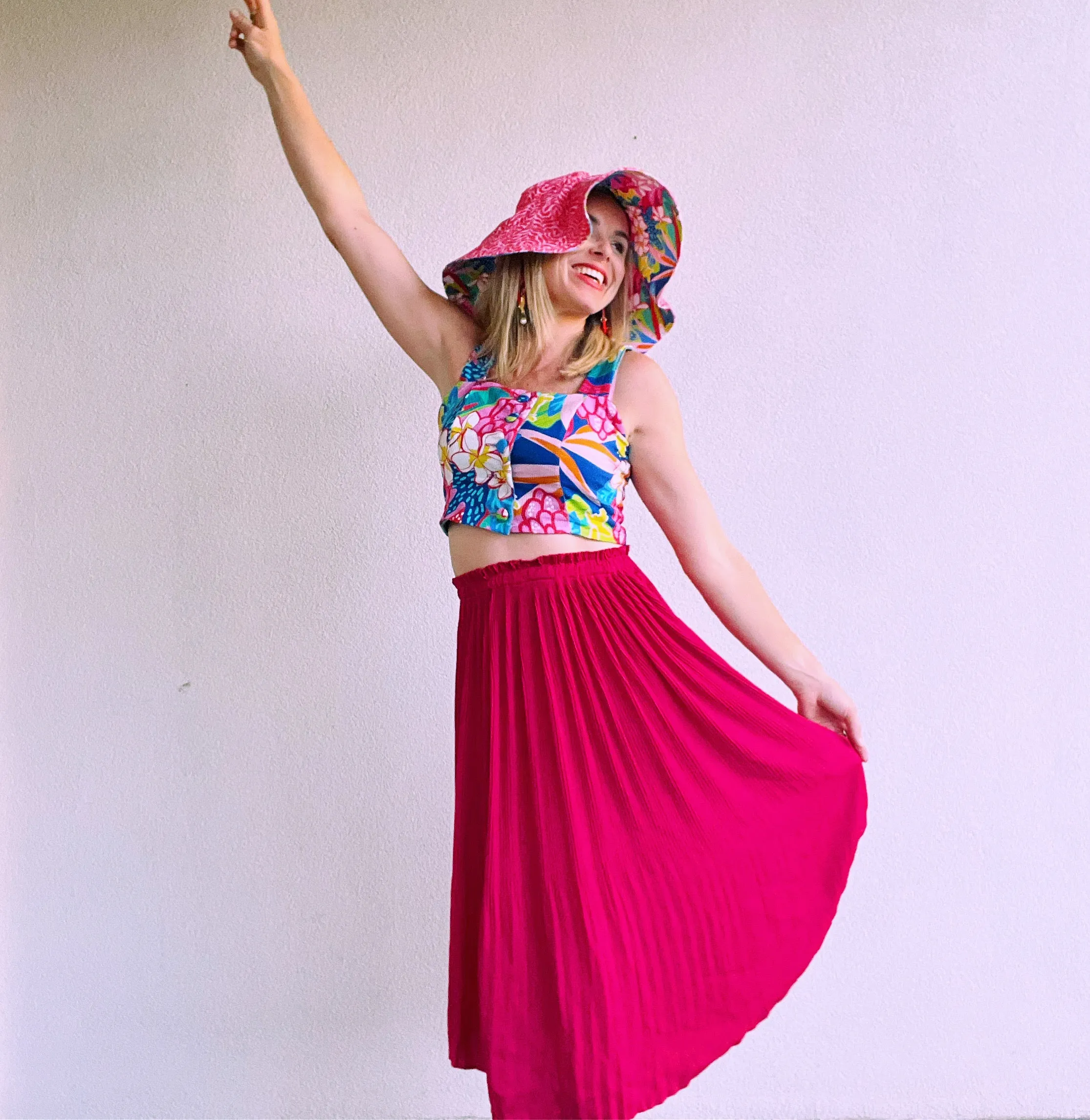 Pleated elastic waist skirt - cherry